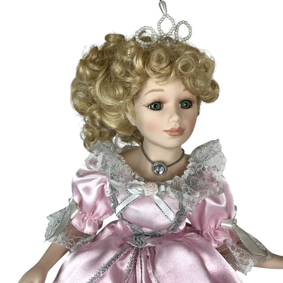 Vintage Porcelain Princess Doll Birthstone Collection April Diamond Pink 17” - Picture 8 of 16